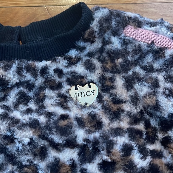 Juicy Couture Cheetah 3-6M Sweater & Pants Set - Picture 2 of 7
